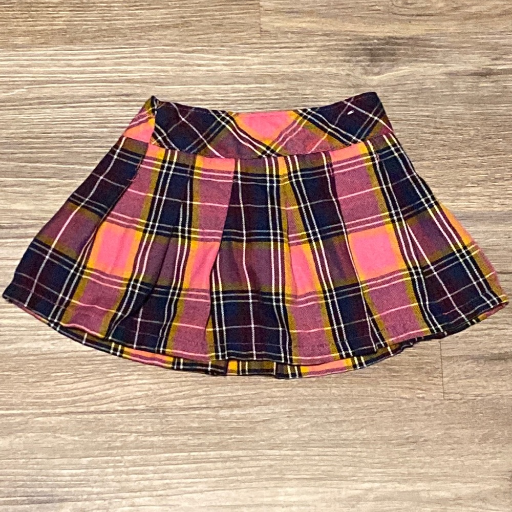 10 for $10  GARANIMALS 12M plaid skorts